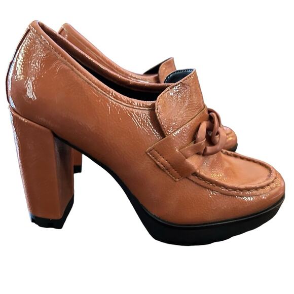 Kenneth Cole Justin Lug Loafer Heeled Pump Chunky Chain Platform NEW Size 8.5 - Picture 1 of 11